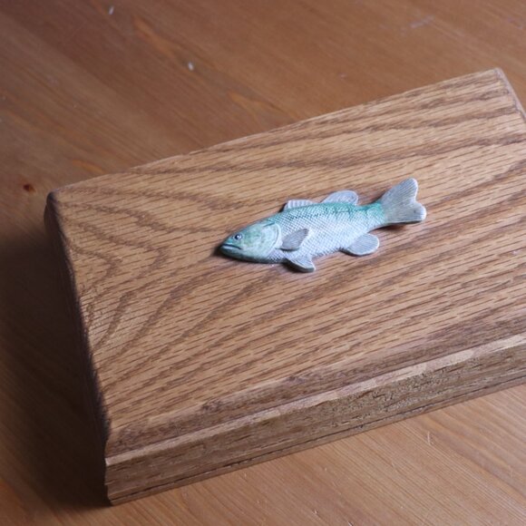 Wooden box for desk with letter opener, small carved fish on top, lid opens, - Picture 7 of 10